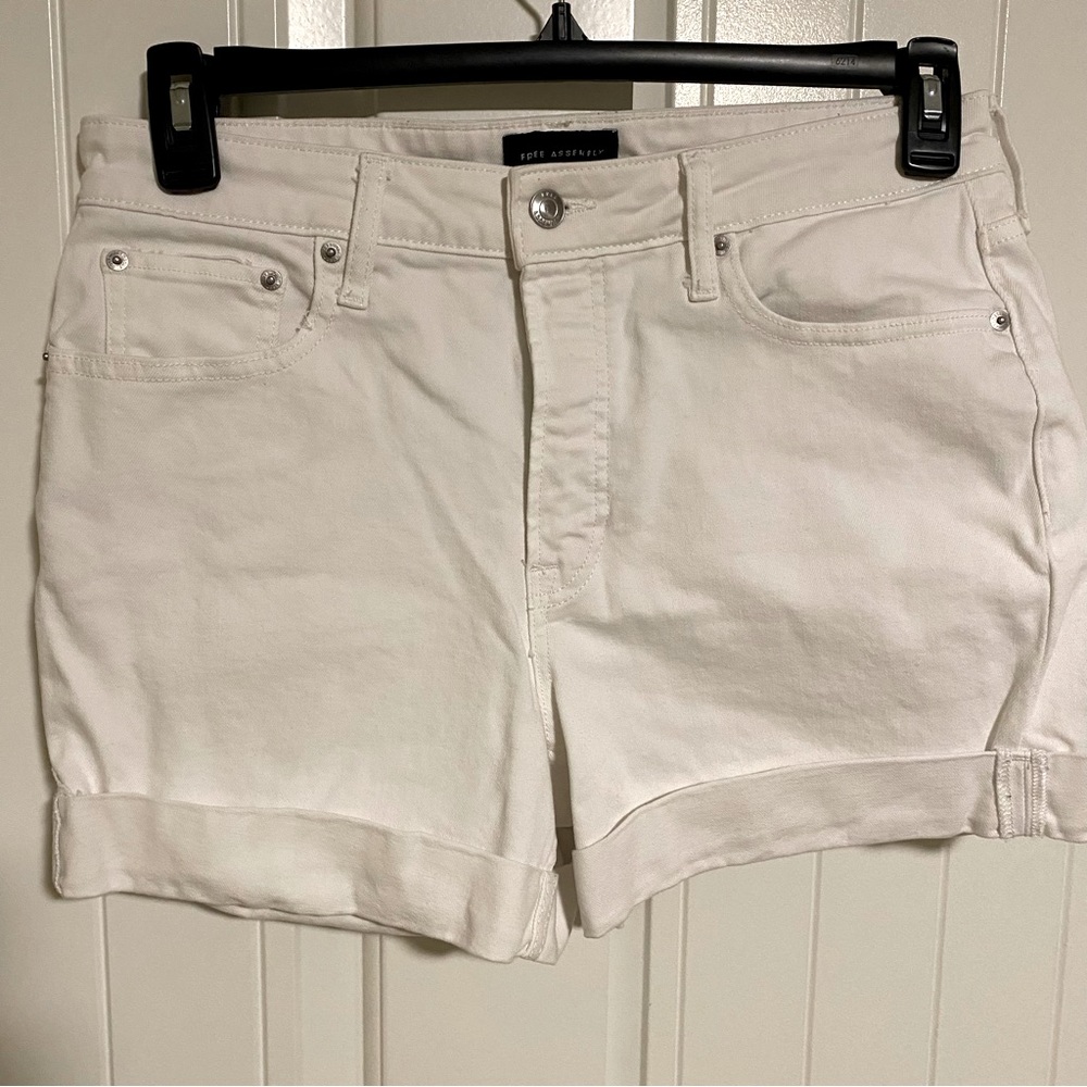 Free Assembly White Jeans Shorts size 10